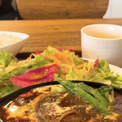 夜にはシーシャバーに変身?!今泉の隠れ家カフェ