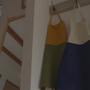 エプロン選びでお悩みのあなたへ！エプロンの種類を形からご紹介